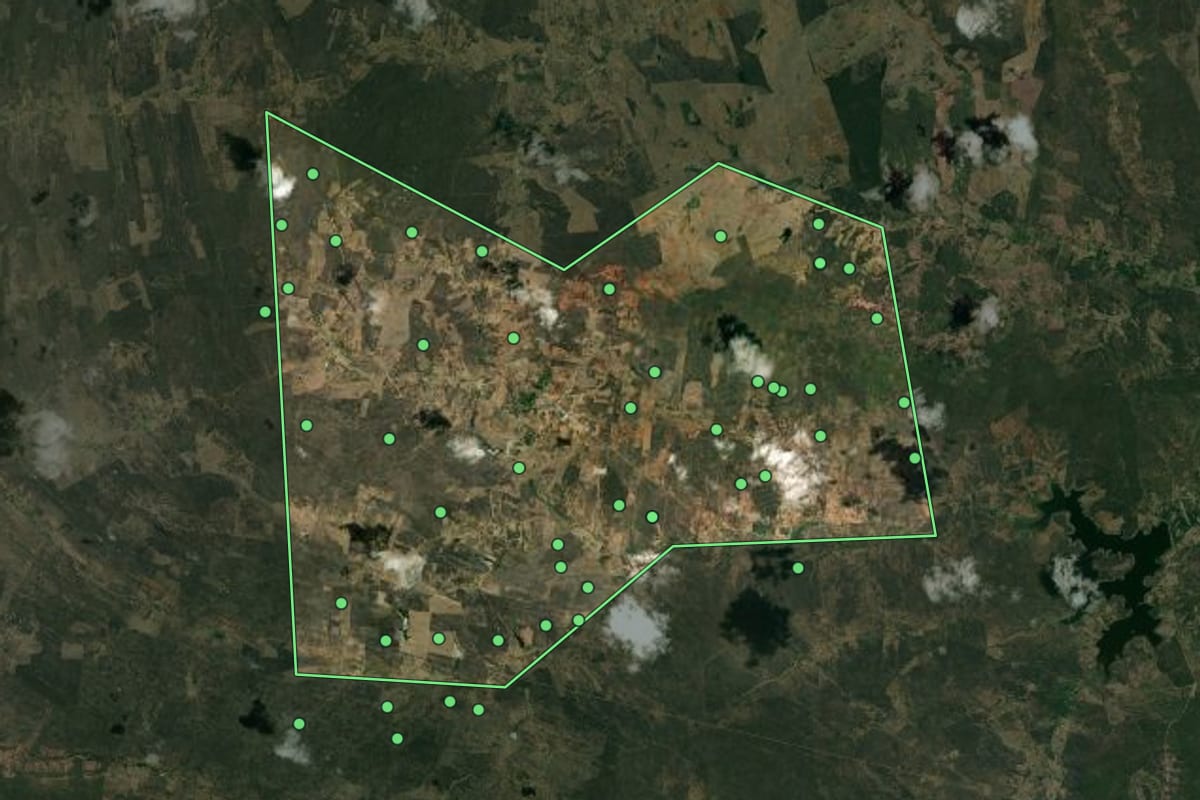 Imagem de satélite de Zabelê (PB), com o contorno do município e a posição dos imóveis desta página.