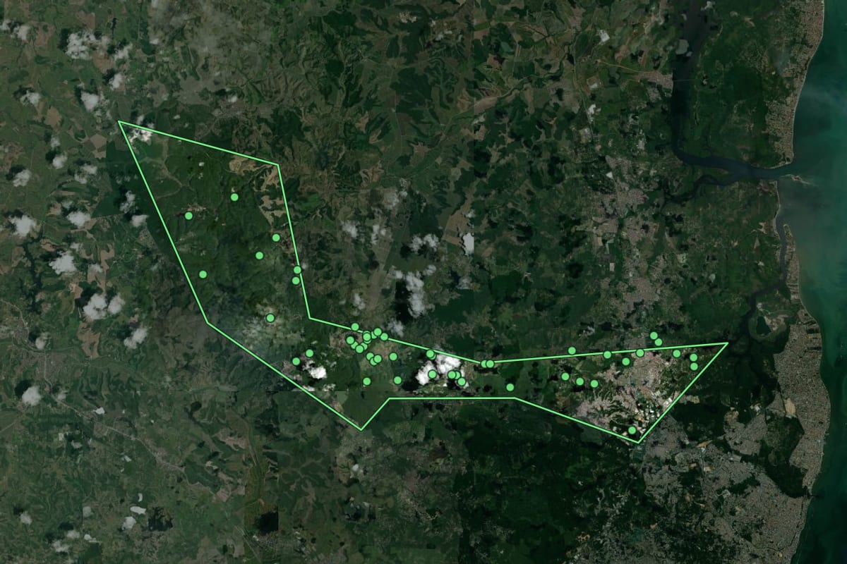 Imagem de satélite de Abreu e Lima (PE), com o contorno do município e a posição dos imóveis desta página.