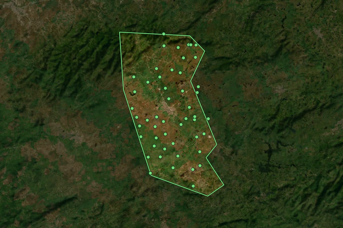 Imagem de satélite de Agrestina (PE), com o contorno do município e a posição dos imóveis desta página.