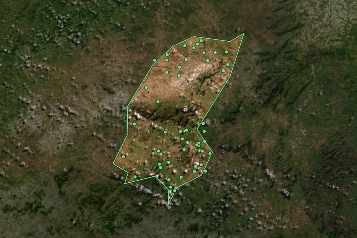 Imagem de satélite de Águas Belas (PE), com o contorno do município e a posição dos imóveis desta página.