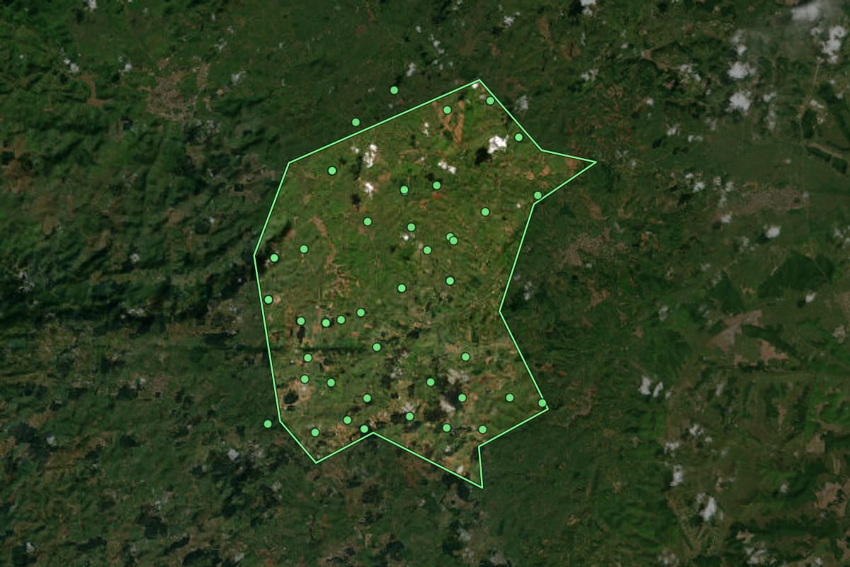 Imagem de satélite de Aliança (PE), com o contorno do município e a posição dos imóveis desta página.