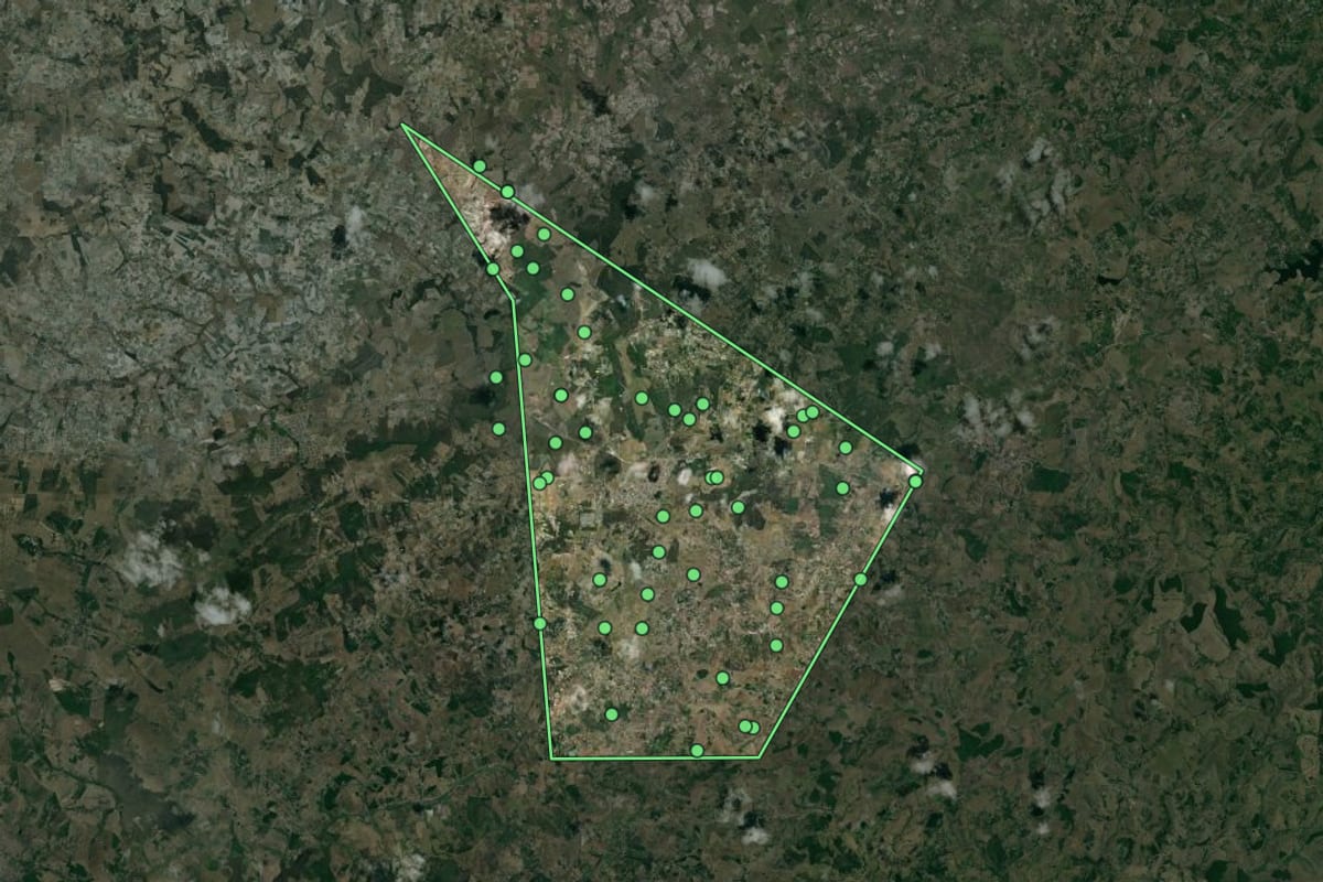 Imagem de satélite de Angelim (PE), com o contorno do município e a posição dos imóveis desta página.