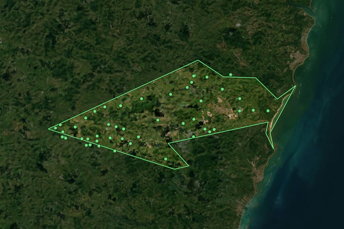 Imagem de satélite de Barreiros (PE), com o contorno do município e a posição dos imóveis desta página.