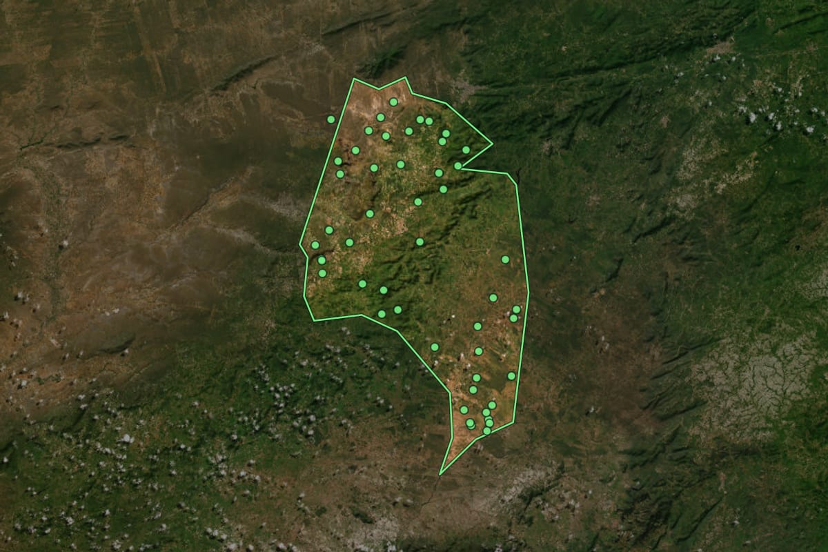 Imagem de satélite de Buíque (PE), com o contorno do município e a posição dos imóveis desta página.