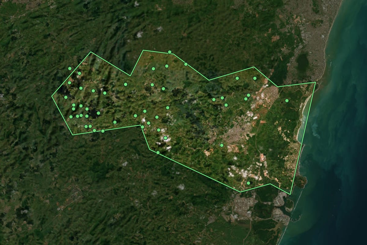 Imagem de satélite de Cabo de Santo Agostinho (PE), com o contorno do município e a posição dos imóveis desta página.