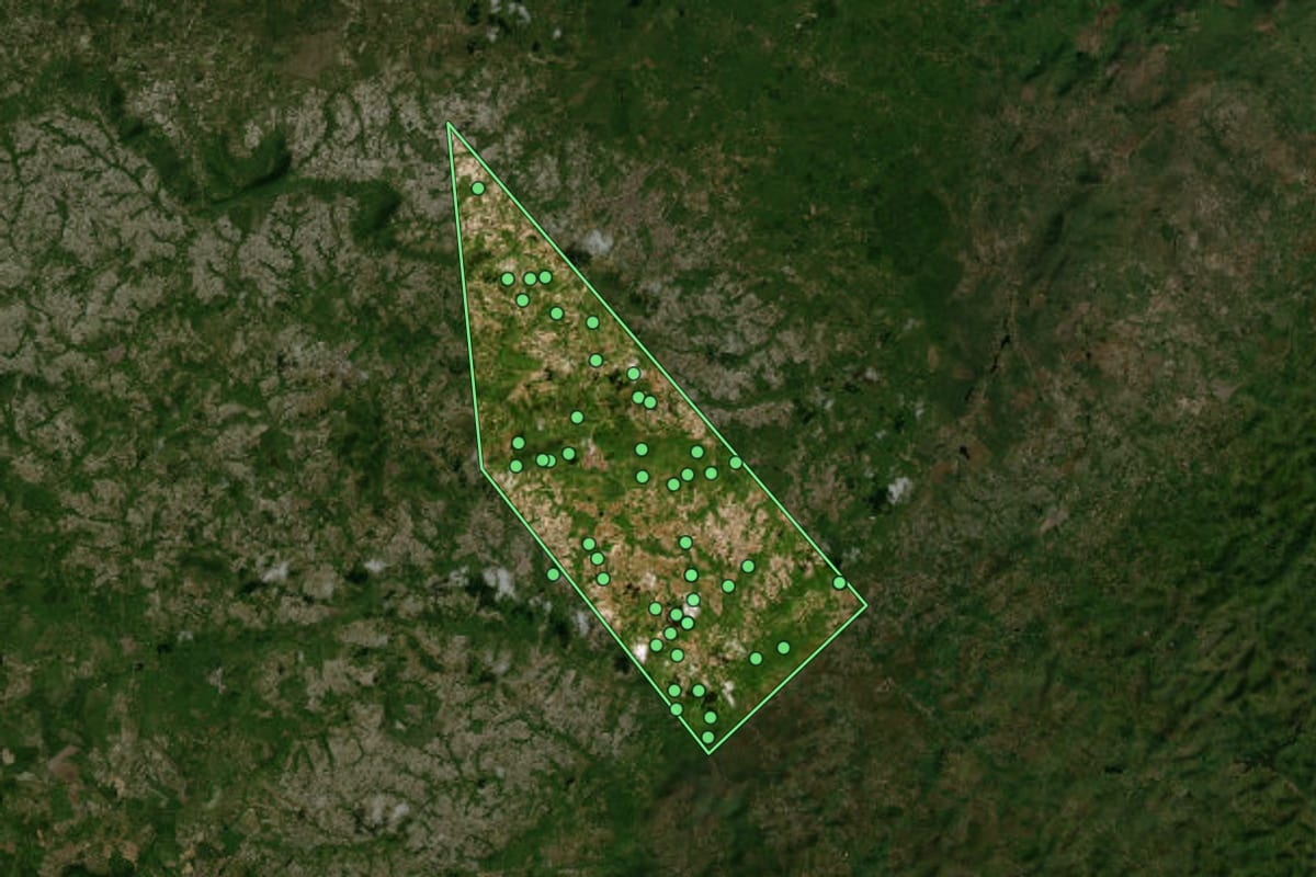 Imagem de satélite de Calçado (PE), com o contorno do município e a posição dos imóveis desta página.