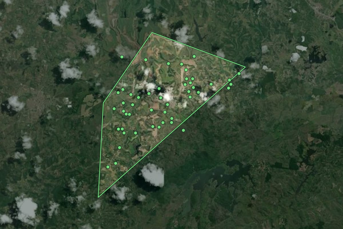 Imagem de satélite de Chã de Alegria (PE), com o contorno do município e a posição dos imóveis desta página.