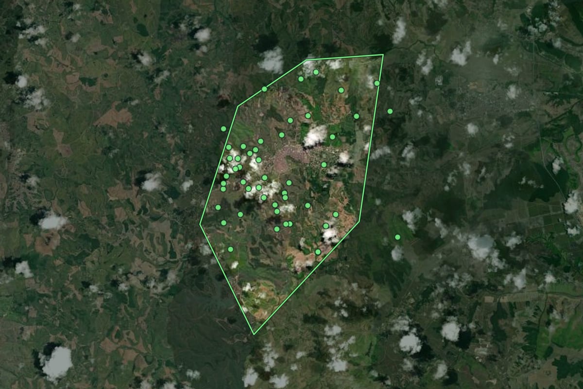 Imagem de satélite de Condado (PE), com o contorno do município e a posição dos imóveis desta página.