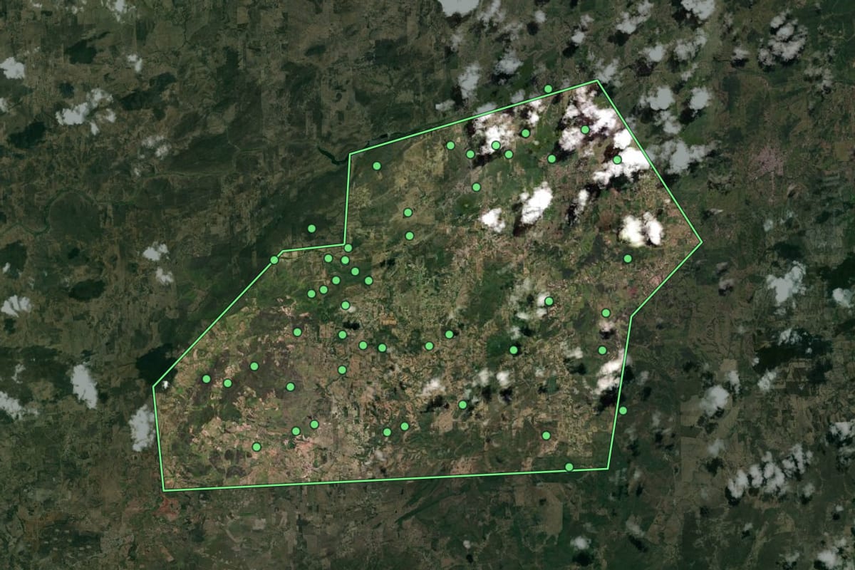 Imagem de satélite de Cumaru (PE), com o contorno do município e a posição dos imóveis desta página.