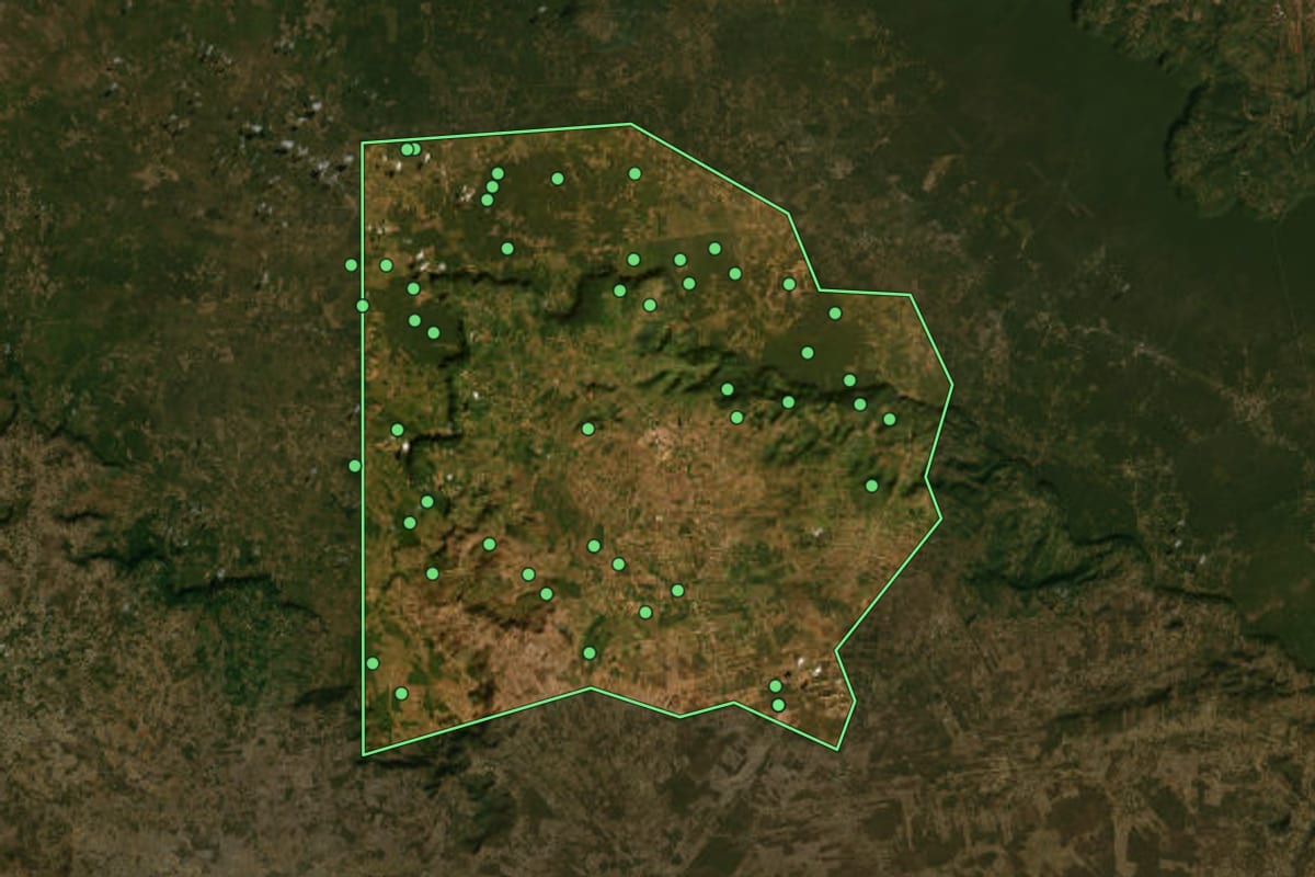 Imagem de satélite de Exu (PE), com o contorno do município e a posição dos imóveis desta página.