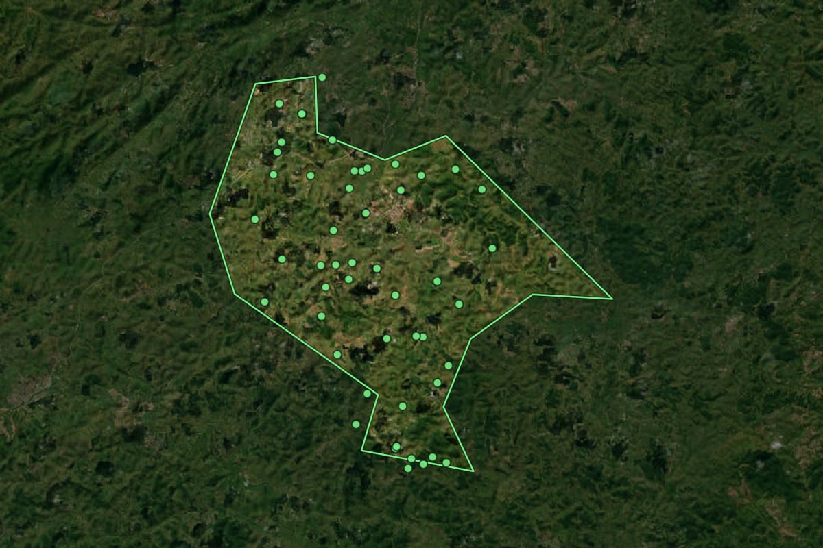 Imagem de satélite de Gameleira (PE), com o contorno do município e a posição dos imóveis desta página.