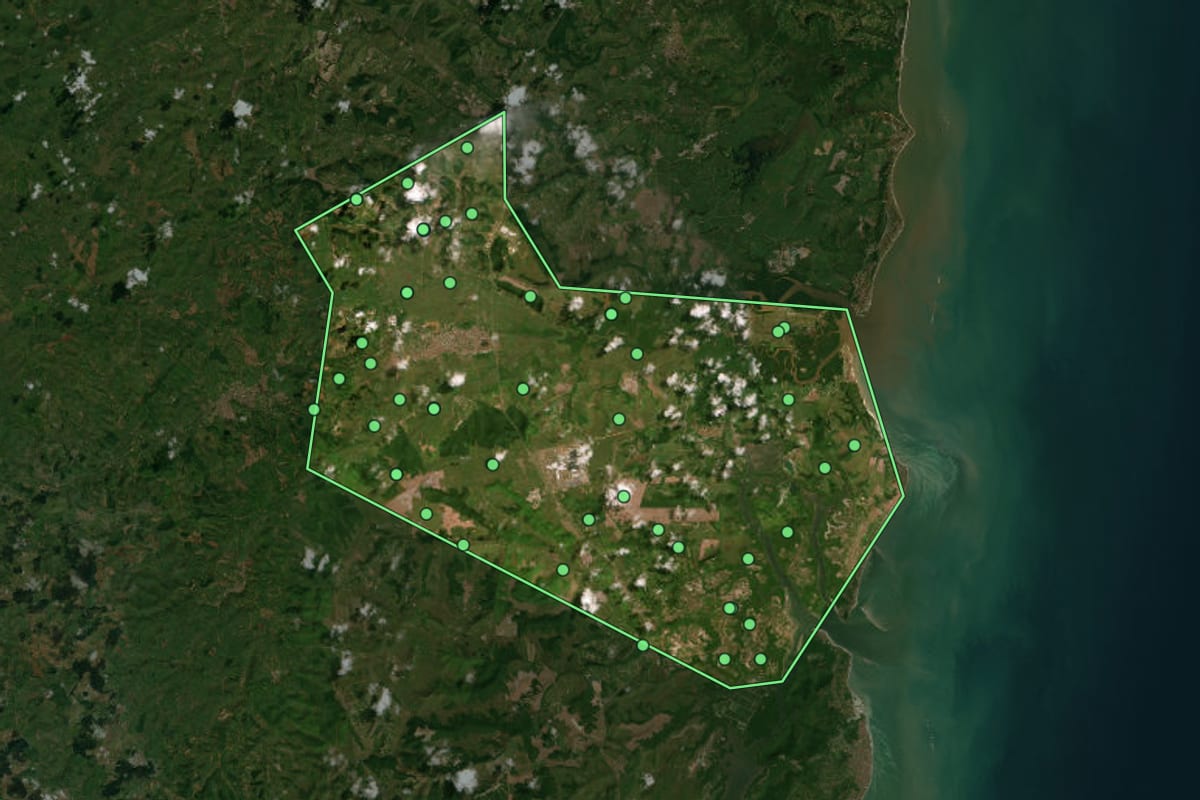 Imagem de satélite de Goiana (PE), com o contorno do município e a posição dos imóveis desta página.