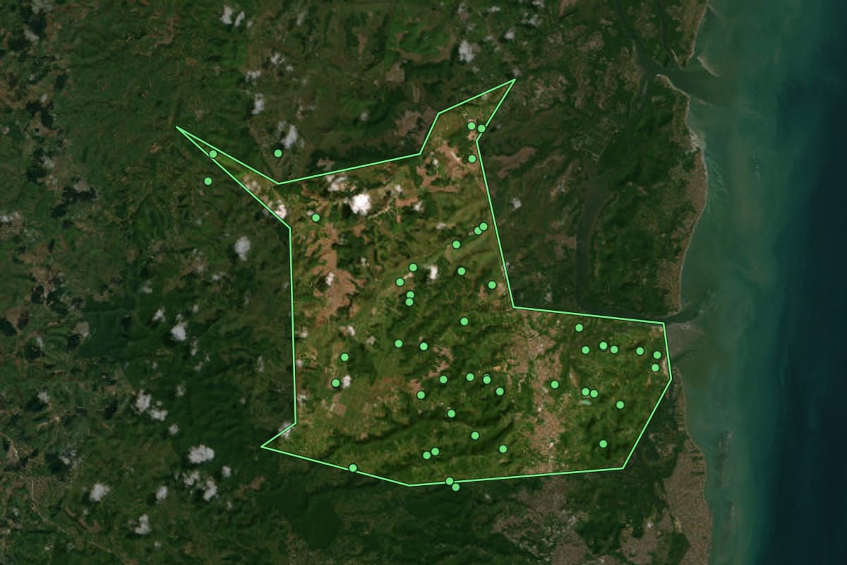 Imagem de satélite de Igarassu (PE), com o contorno do município e a posição dos imóveis desta página.