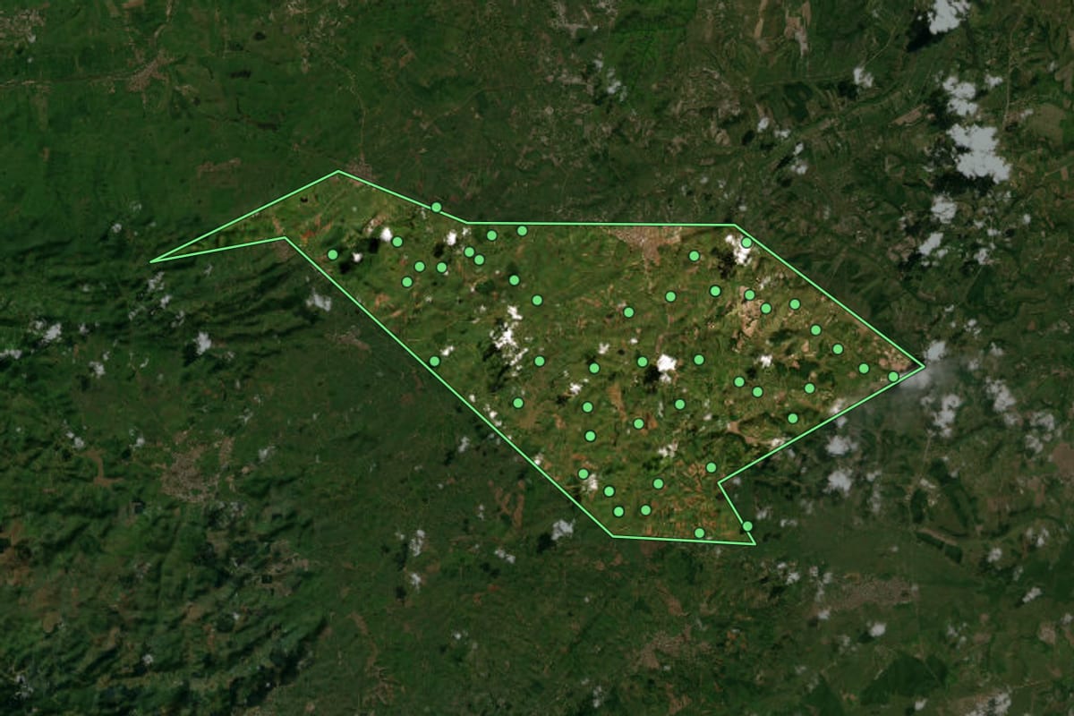 Imagem de satélite de Itambé (PE), com o contorno do município e a posição dos imóveis desta página.