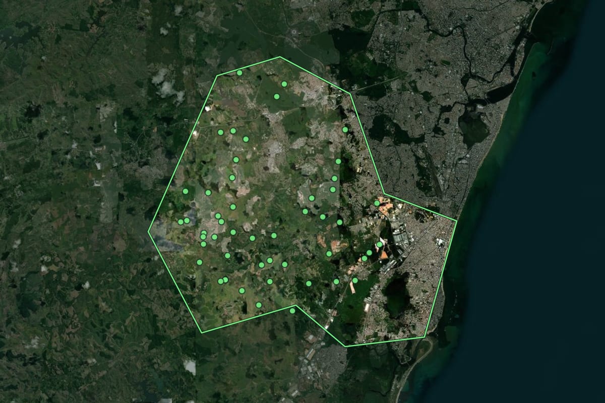 Imagem de satélite de Jaboatão dos Guararapes (PE), com o contorno do município e a posição dos imóveis desta página.