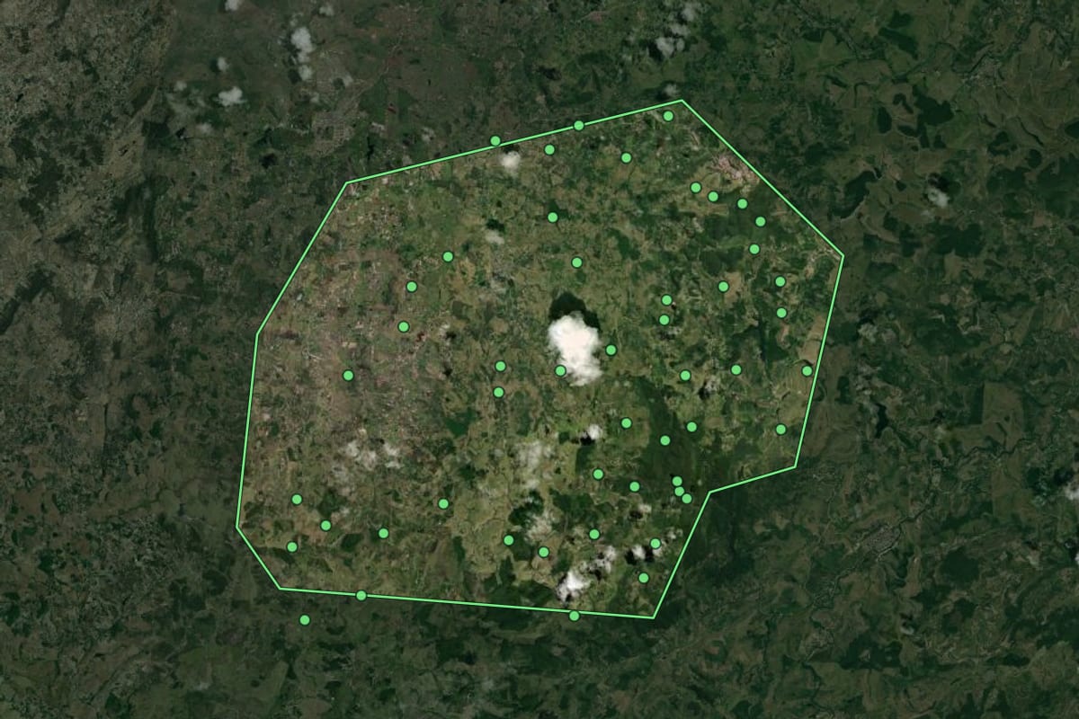 Imagem de satélite de Lagoa dos Gatos (PE), com o contorno do município e a posição dos imóveis desta página.