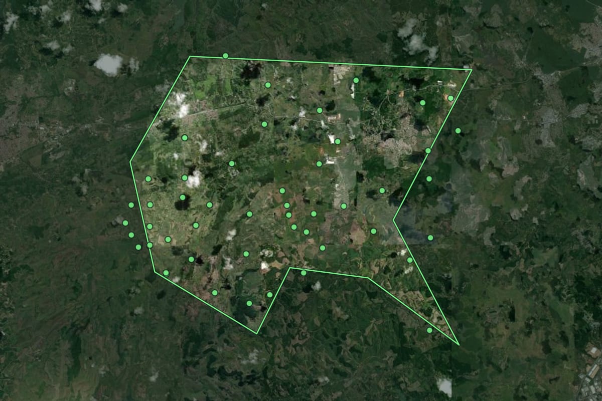 Imagem de satélite de Moreno (PE), com o contorno do município e a posição dos imóveis desta página.