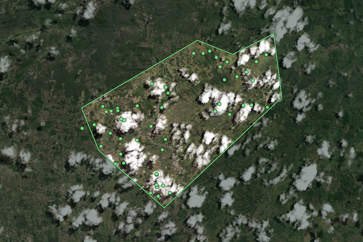 Imagem de satélite de Orobó (PE), com o contorno do município e a posição dos imóveis desta página.