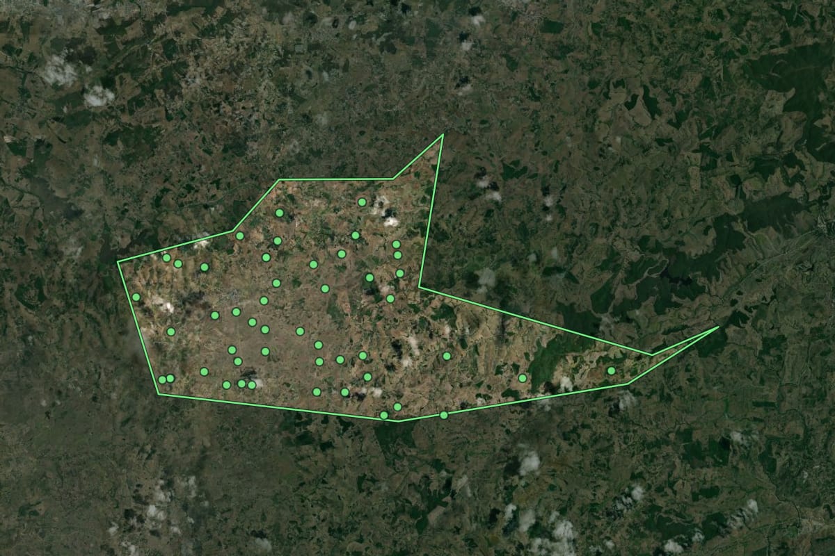 Imagem de satélite de Palmeirina (PE), com o contorno do município e a posição dos imóveis desta página.
