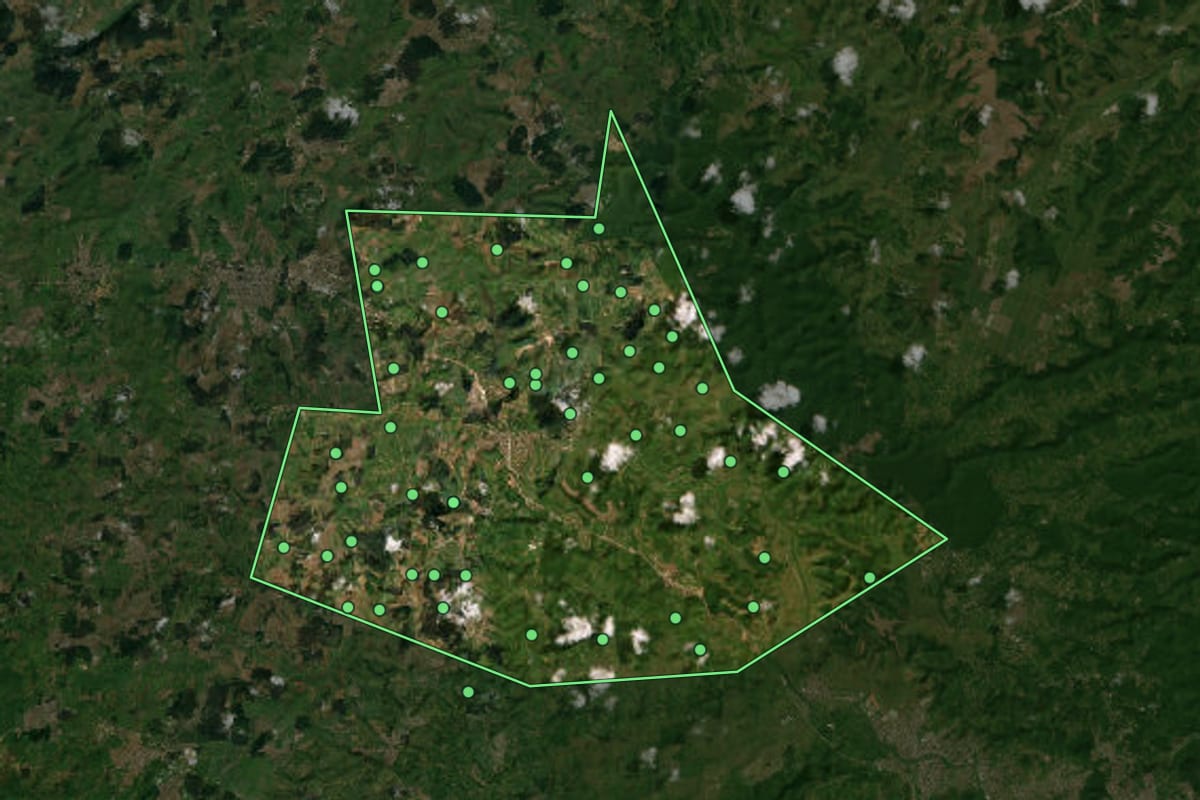 Imagem de satélite de Paudalho (PE), com o contorno do município e a posição dos imóveis desta página.