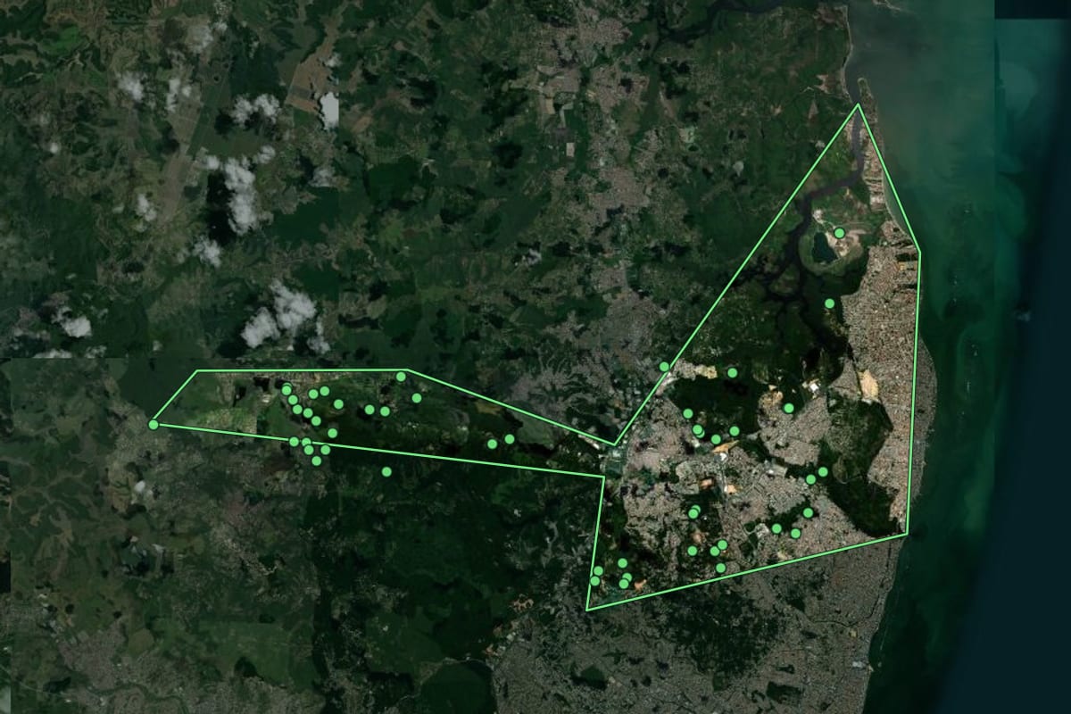 Imagem de satélite de Paulista (PE), com o contorno do município e a posição dos imóveis desta página.
