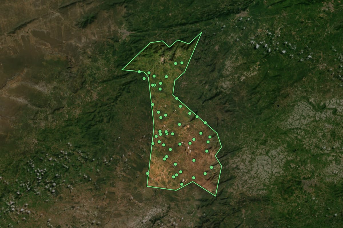Imagem de satélite de Pedra (PE), com o contorno do município e a posição dos imóveis desta página.