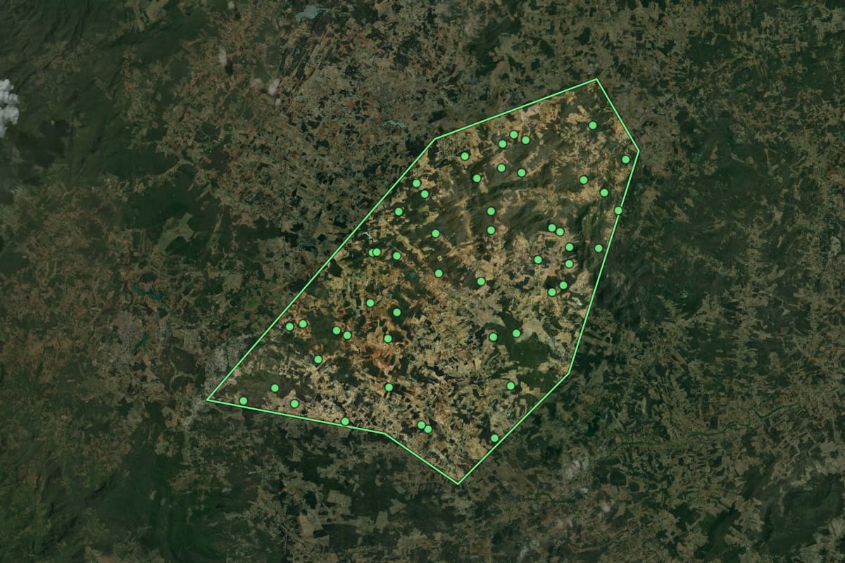 Imagem de satélite de Quixaba (PE), com o contorno do município e a posição dos imóveis desta página.