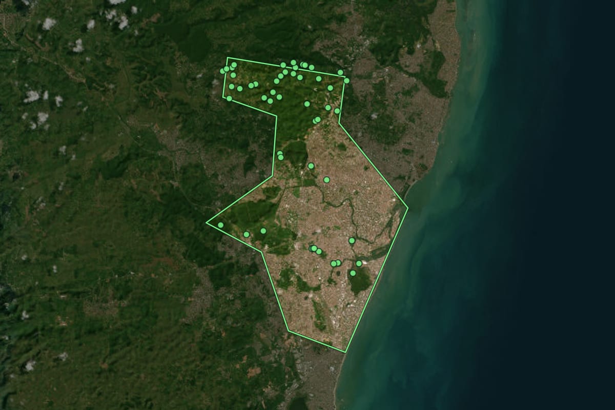 Imagem de satélite de Recife (PE), com o contorno do município e a posição dos imóveis desta página.