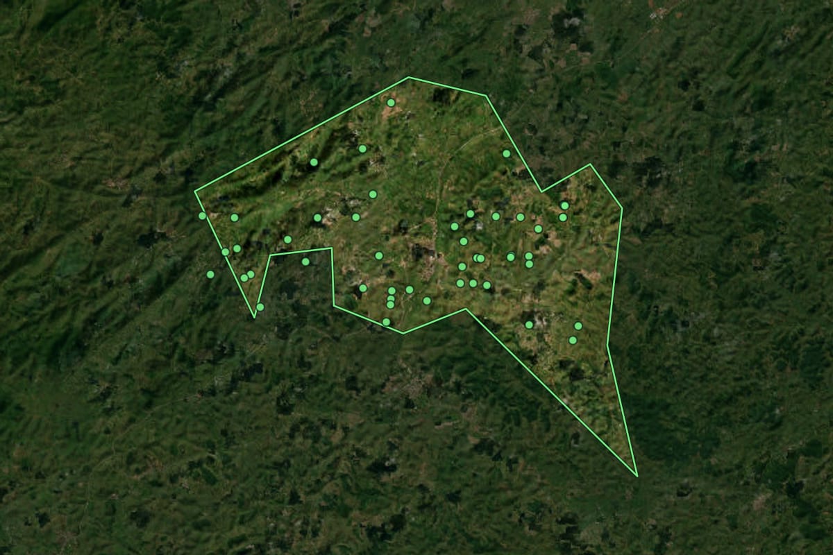 Imagem de satélite de Ribeirão (PE), com o contorno do município e a posição dos imóveis desta página.