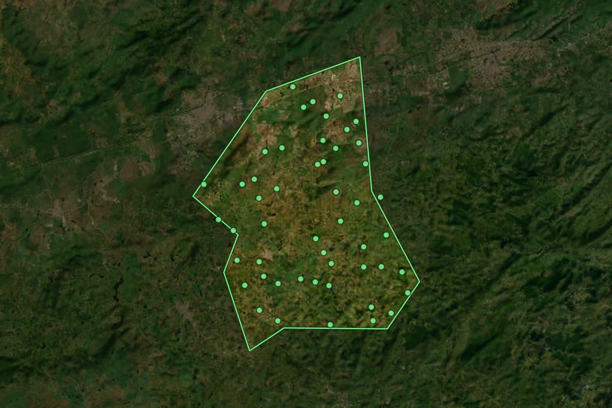 Imagem de satélite de Sairé (PE), com o contorno do município e a posição dos imóveis desta página.