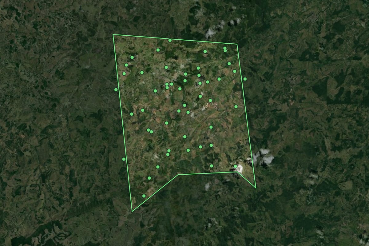 Imagem de satélite de São Benedito do Sul (PE), com o contorno do município e a posição dos imóveis desta página.
