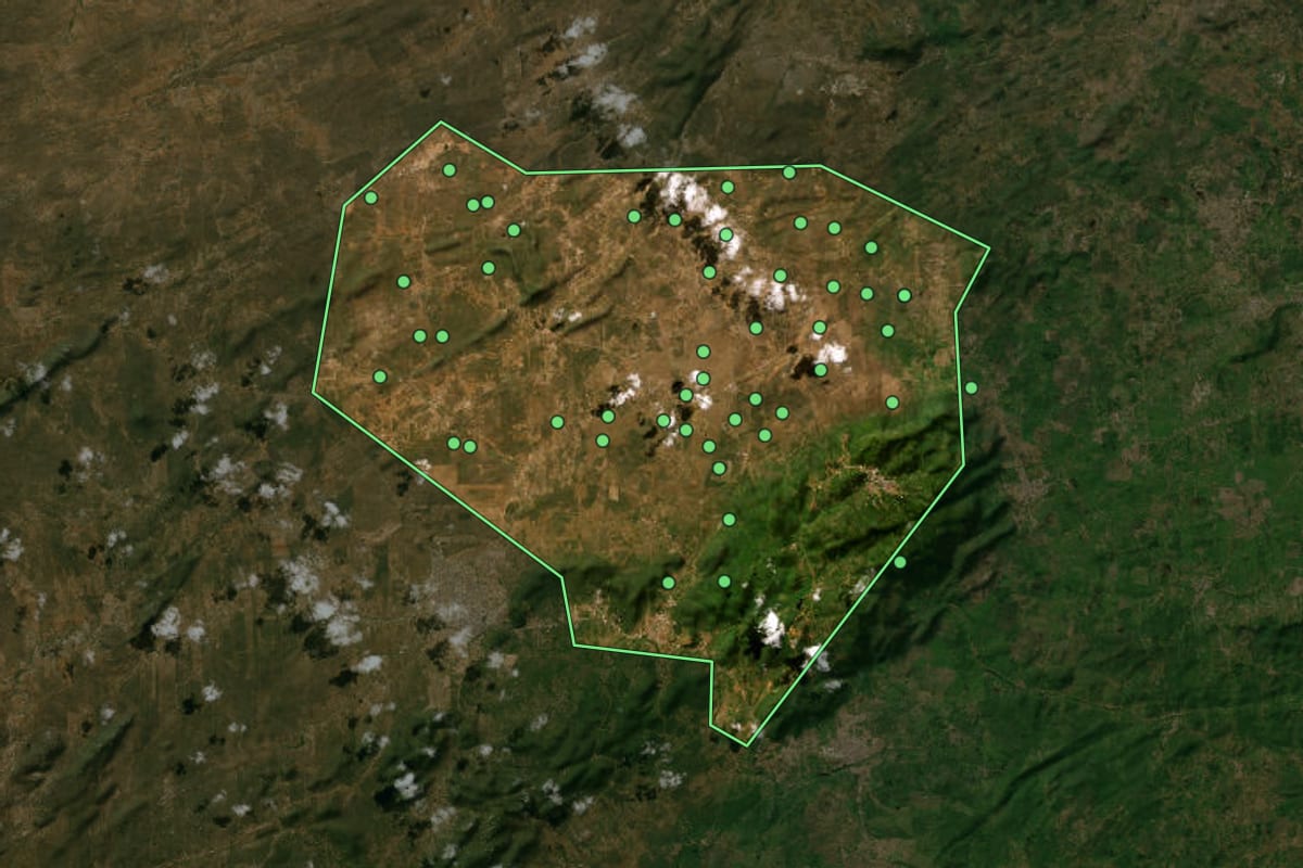 Imagem de satélite de Taquaritinga do Norte (PE), com o contorno do município e a posição dos imóveis desta página.