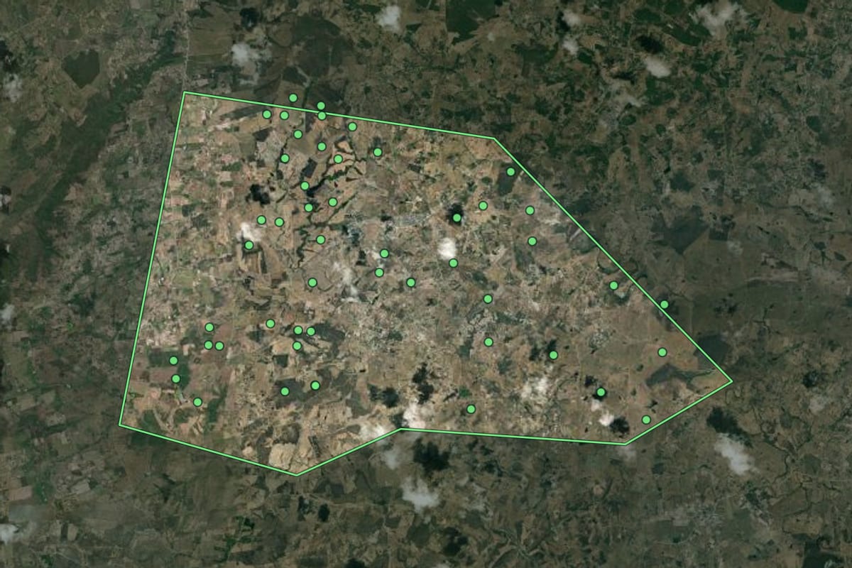 Imagem de satélite de Terezinha (PE), com o contorno do município e a posição dos imóveis desta página.