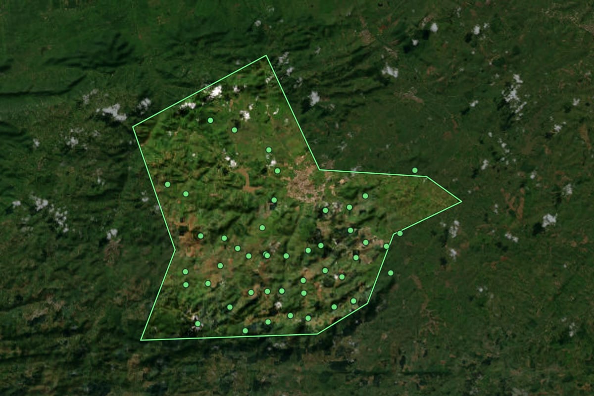 Imagem de satélite de Timbaúba (PE), com o contorno do município e a posição dos imóveis desta página.