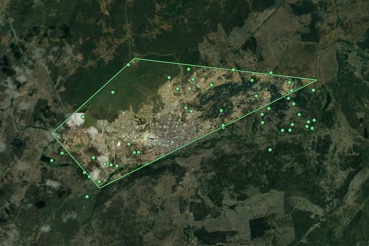 Imagem de satélite de Toritama (PE), com o contorno do município e a posição dos imóveis desta página.