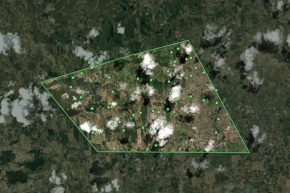 Imagem de satélite de Vertente do Lério (PE), com o contorno do município e a posição dos imóveis desta página.