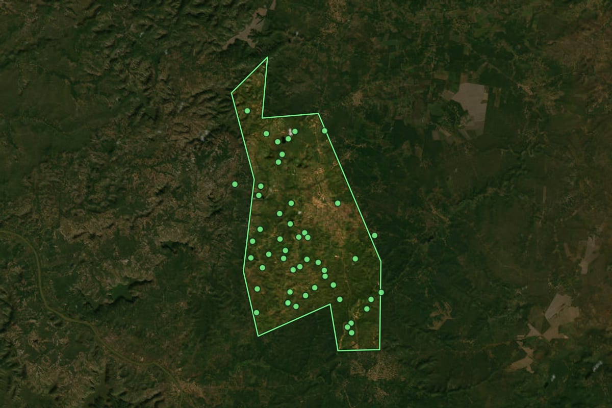 Imagem de satélite de Angical do Piauí (PI), com o contorno do município e a posição dos imóveis desta página.