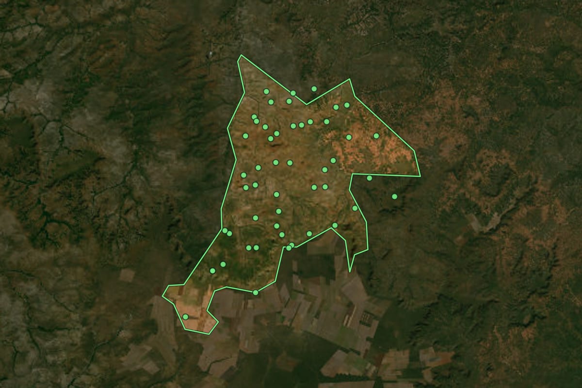 Imagem de satélite de Barreiras do Piauí (PI), com o contorno do município e a posição dos imóveis desta página.