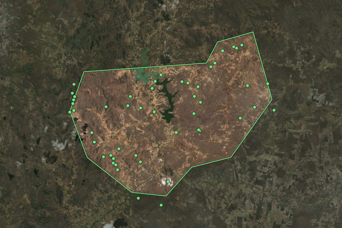 Imagem de satélite de Bocaina (PI), com o contorno do município e a posição dos imóveis desta página.
