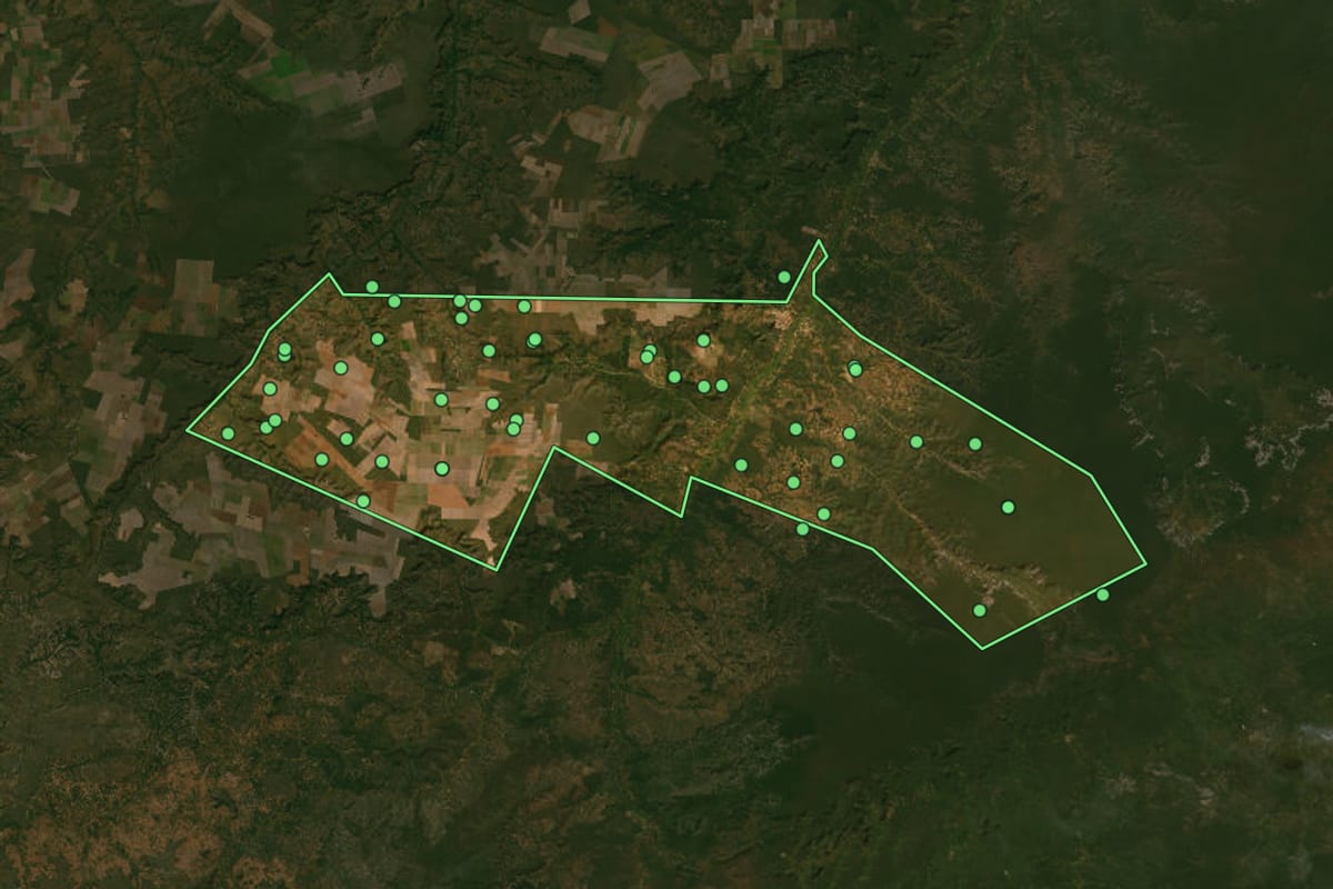 Imagem de satélite de Bom Jesus (PI), com o contorno do município e a posição dos imóveis desta página.
