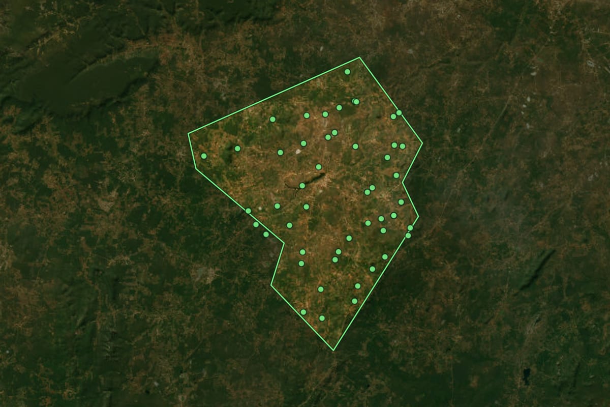 Imagem de satélite de Bonfim do Piauí (PI), com o contorno do município e a posição dos imóveis desta página.