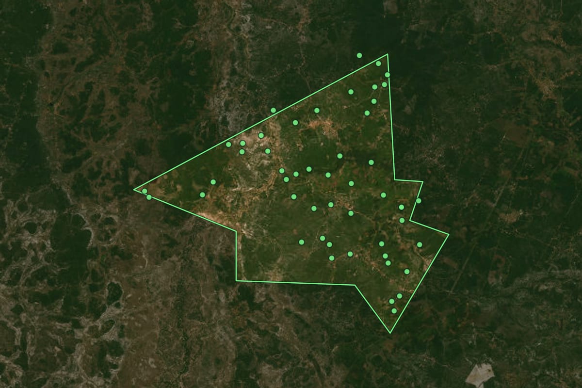 Imagem de satélite de Boqueirão do Piauí (PI), com o contorno do município e a posição dos imóveis desta página.