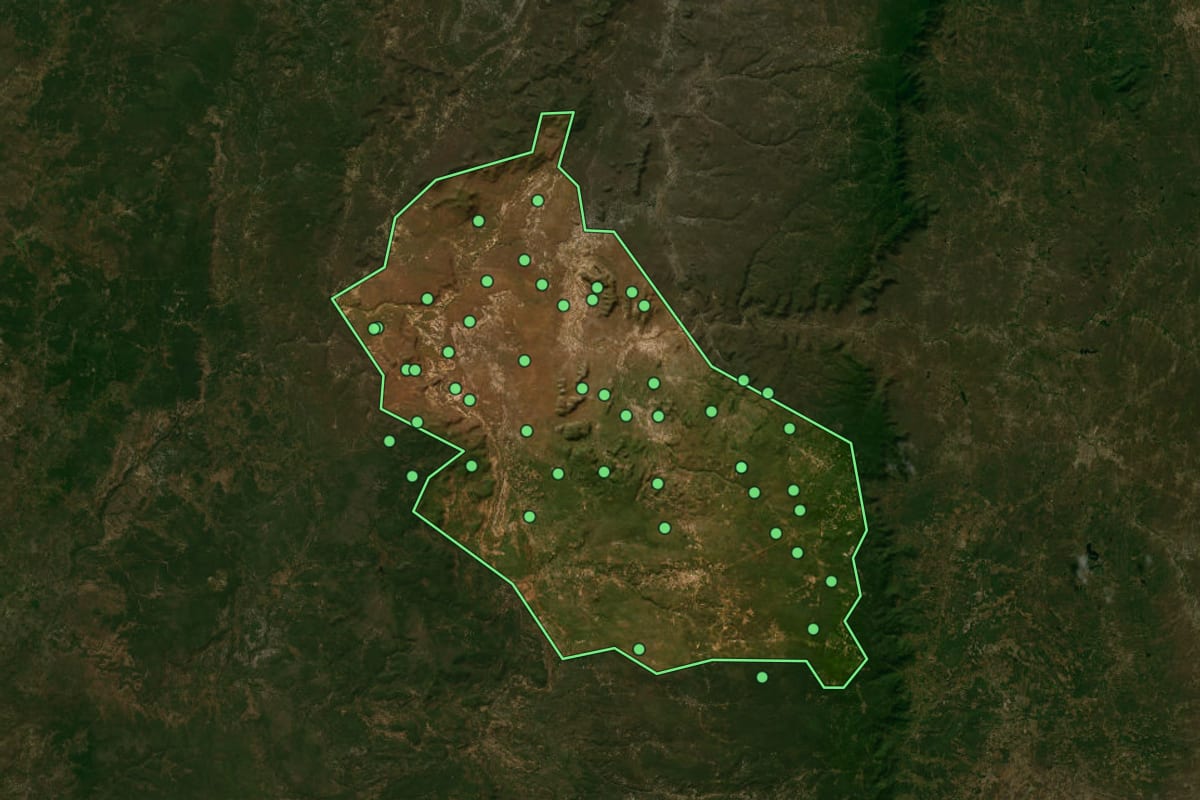 Imagem de satélite de Buriti dos Montes (PI), com o contorno do município e a posição dos imóveis desta página.