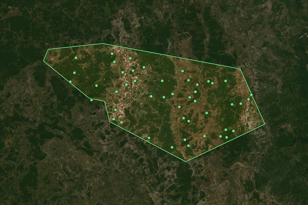 Imagem de satélite de Cabeceiras do Piauí (PI), com o contorno do município e a posição dos imóveis desta página.