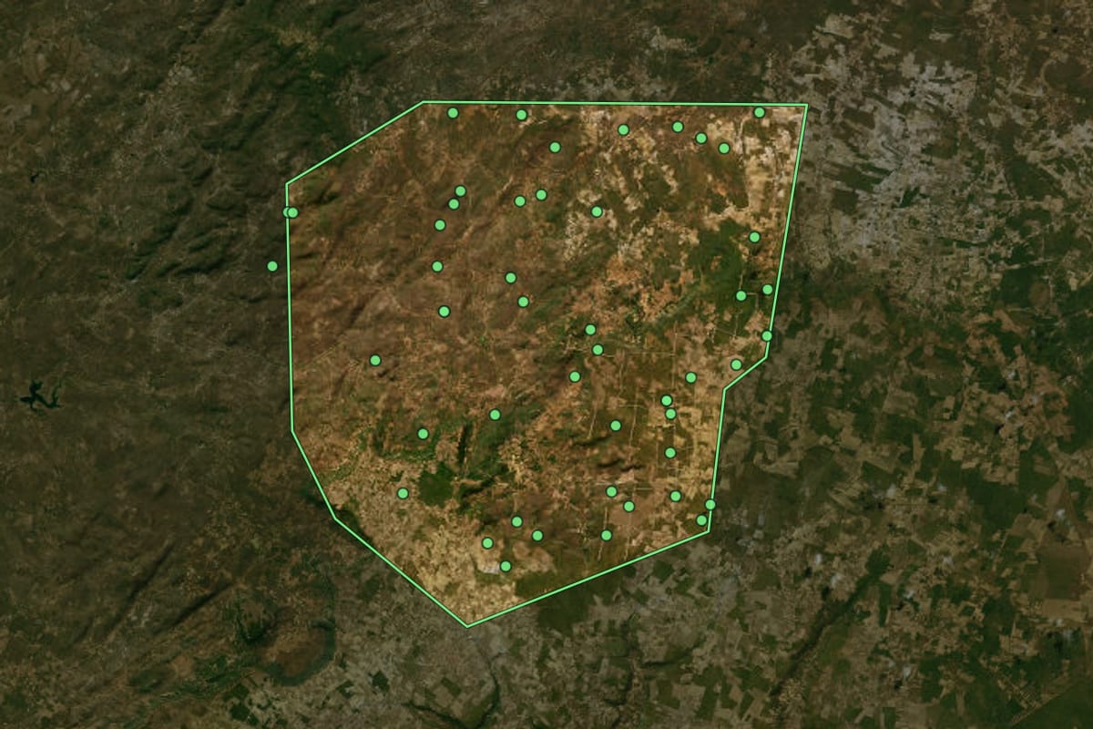 Imagem de satélite de Caldeirão Grande do Piauí (PI), com o contorno do município e a posição dos imóveis desta página.