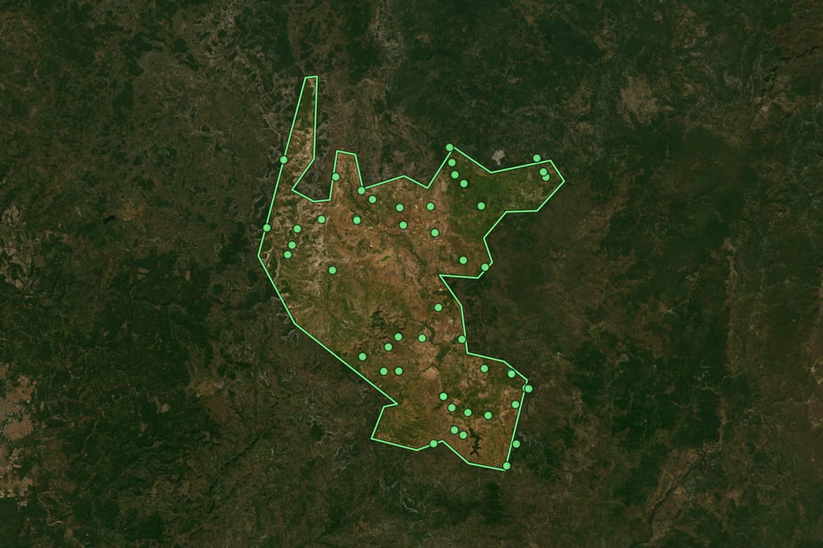 Imagem de satélite de Campo Maior (PI), com o contorno do município e a posição dos imóveis desta página.