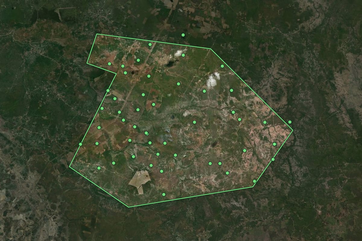 Imagem de satélite de Cocal de Telha (PI), com o contorno do município e a posição dos imóveis desta página.
