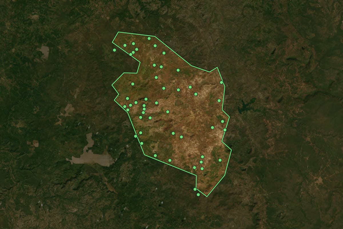 Imagem de satélite de Elesbão Veloso (PI), com o contorno do município e a posição dos imóveis desta página.