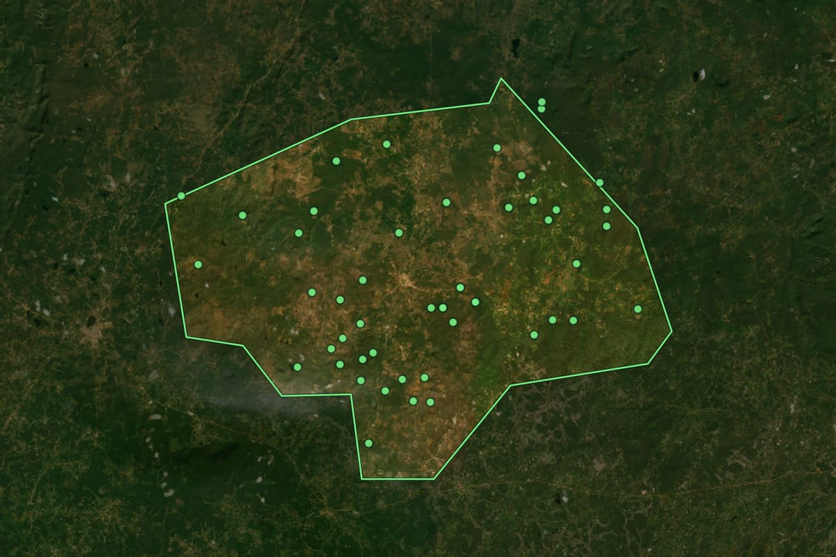 Imagem de satélite de Fartura do Piauí (PI), com o contorno do município e a posição dos imóveis desta página.