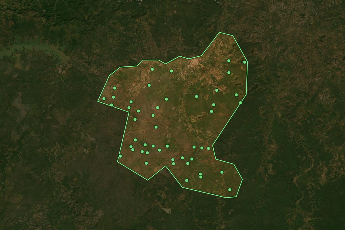 Imagem de satélite de Floriano (PI), com o contorno do município e a posição dos imóveis desta página.